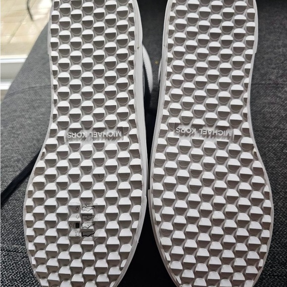 Michael Kors Sneakers - Picture 2 of 5